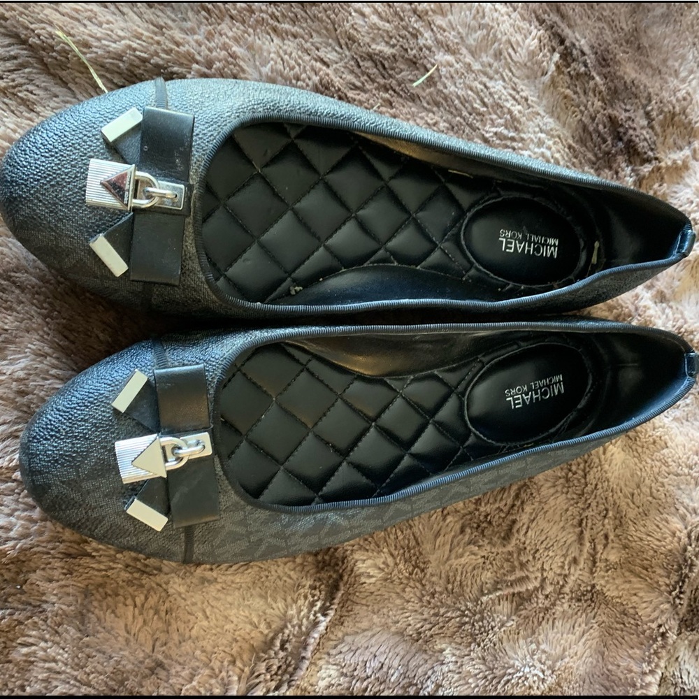 Michael Kors black monogram with silver details flats size 9